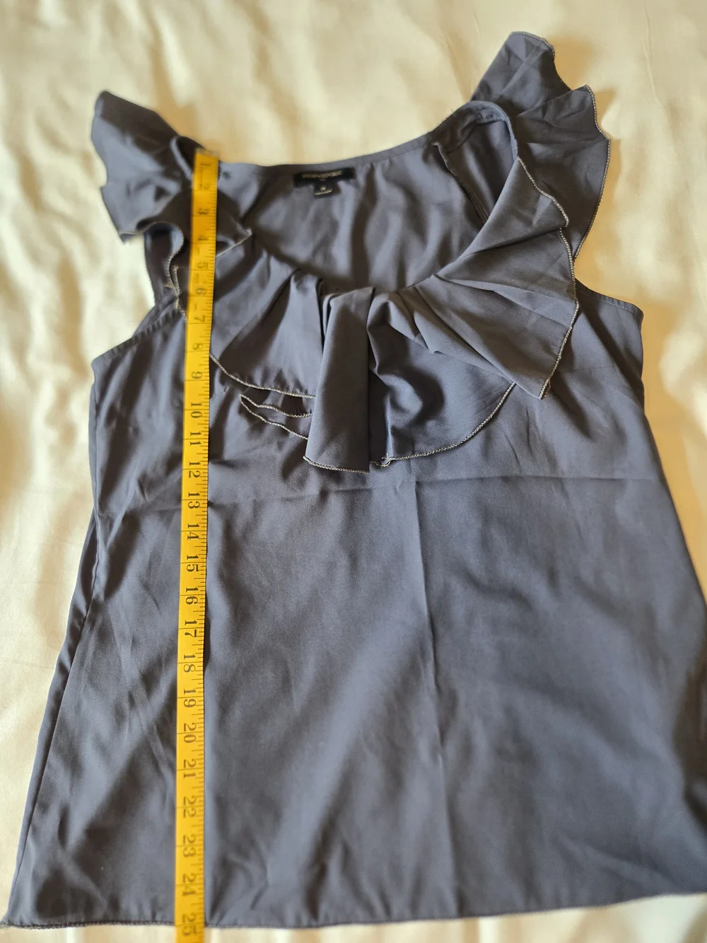 Banana Republic Ruffle Sleeve Shell In Gray - Picture 4 of 9